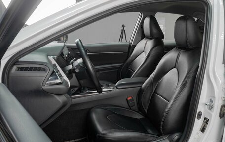 Toyota Camry, 2021 год, 3 199 000 рублей, 10 фотография