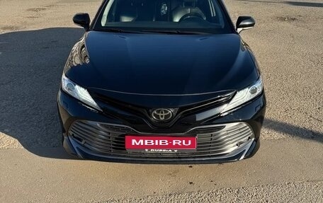 Toyota Camry, 2019 год, 2 950 000 рублей, 1 фотография