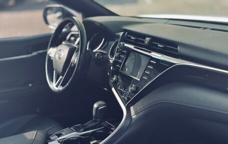 Toyota Camry, 2018 год, 2 450 000 рублей, 11 фотография