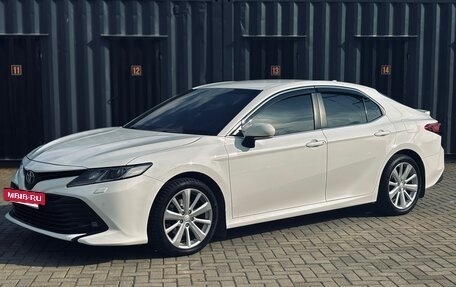 Toyota Camry, 2018 год, 2 450 000 рублей, 2 фотография