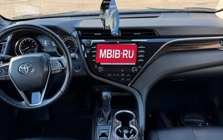 Toyota Camry, 2019 год, 2 950 000 рублей, 10 фотография
