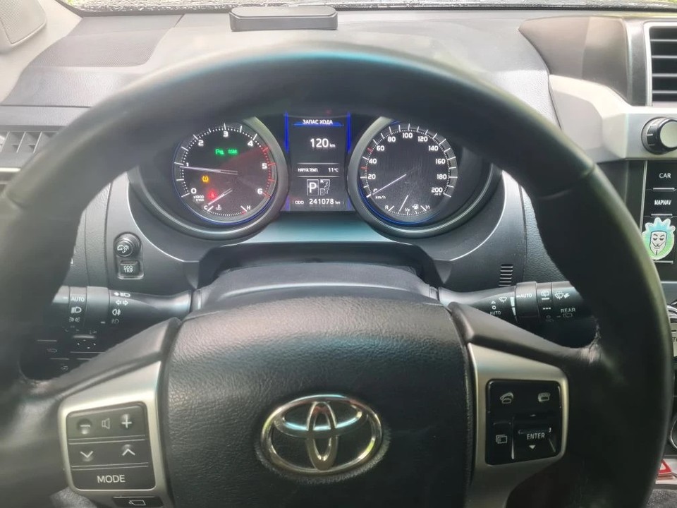 Toyota Land Cruiser Prado 150 рестайлинг, 2016 год, 3 800 000 рублей, 6 фотография