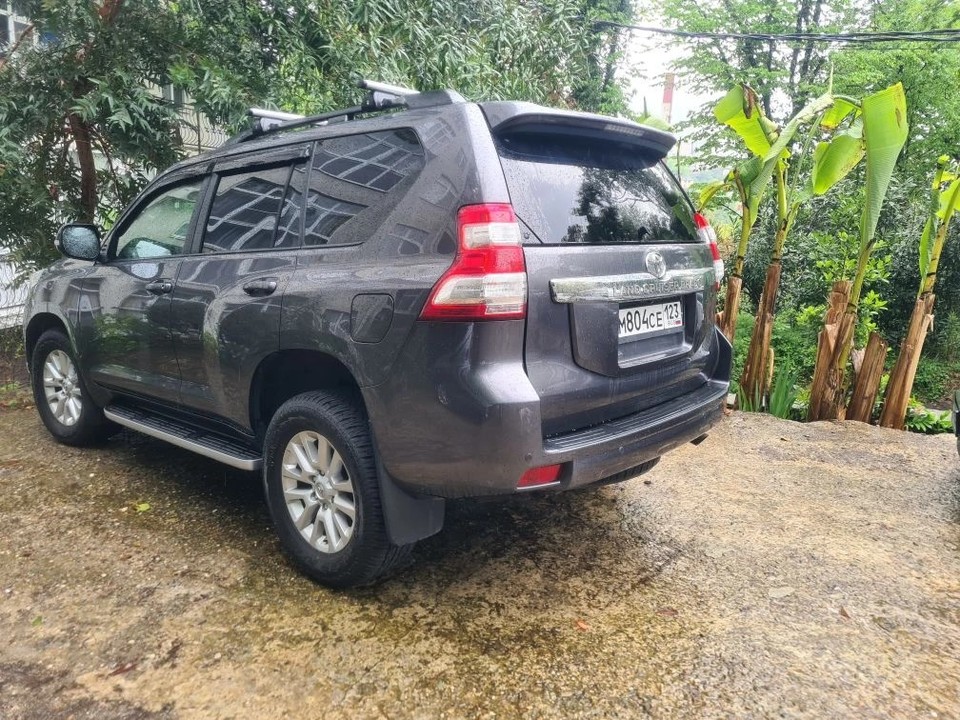 Toyota Land Cruiser Prado 150 рестайлинг, 2016 год, 3 800 000 рублей, 3 фотография