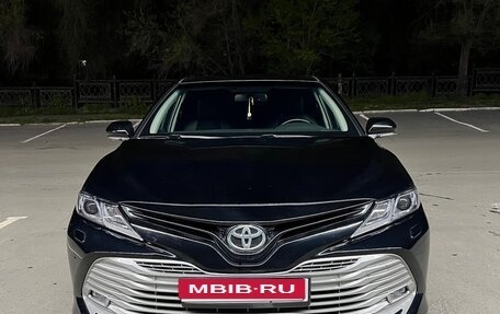 Toyota Camry, 2018 год, 2 400 000 рублей, 1 фотография