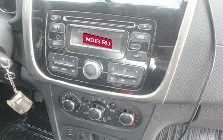 Renault Logan II, 2015 год, 600 000 рублей, 4 фотография