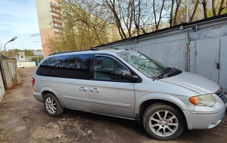 Chrysler Town & Country IV, 2005 год, 550 000 рублей, 3 фотография