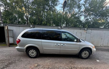Chrysler Town & Country IV, 2005 год, 550 000 рублей, 8 фотография