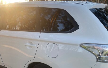 Mitsubishi Outlander III рестайлинг 3, 2013 год, 1 320 000 рублей, 4 фотография
