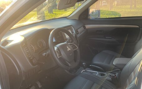 Mitsubishi Outlander III рестайлинг 3, 2013 год, 1 320 000 рублей, 6 фотография