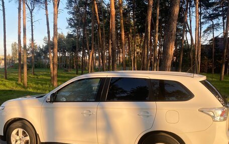 Mitsubishi Outlander III рестайлинг 3, 2013 год, 1 320 000 рублей, 7 фотография