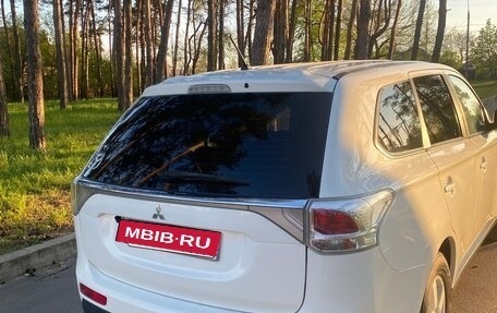 Mitsubishi Outlander III рестайлинг 3, 2013 год, 1 320 000 рублей, 3 фотография
