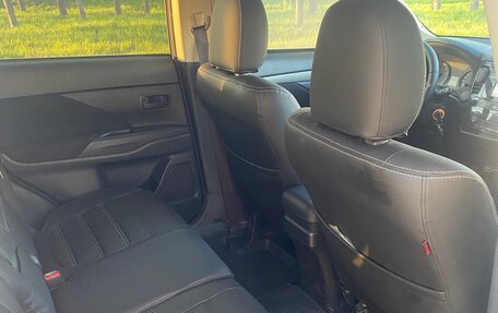 Mitsubishi Outlander III рестайлинг 3, 2013 год, 1 320 000 рублей, 11 фотография