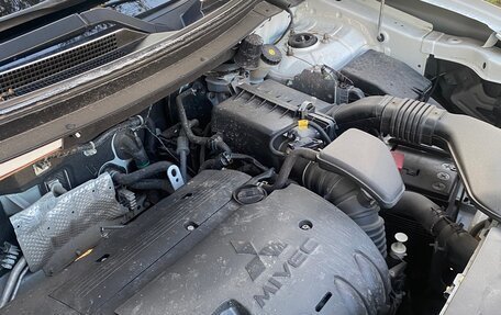Mitsubishi Outlander III рестайлинг 3, 2013 год, 1 320 000 рублей, 13 фотография