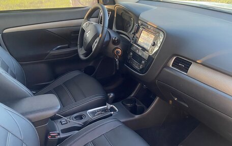 Mitsubishi Outlander III рестайлинг 3, 2013 год, 1 320 000 рублей, 10 фотография