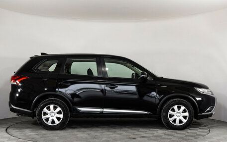 Mitsubishi Outlander III рестайлинг 3, 2017 год, 1 899 000 рублей, 4 фотография