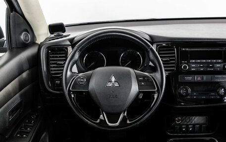 Mitsubishi Outlander III рестайлинг 3, 2017 год, 1 899 000 рублей, 12 фотография