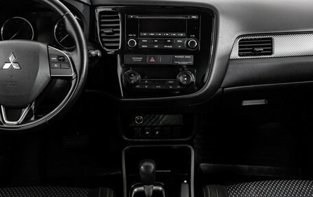 Mitsubishi Outlander III рестайлинг 3, 2017 год, 1 899 000 рублей, 14 фотография