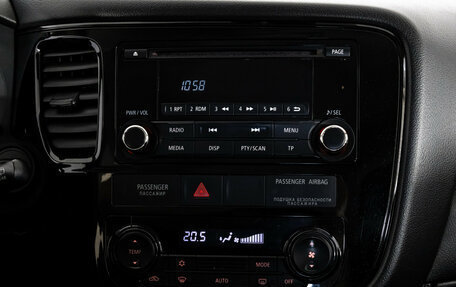 Mitsubishi Outlander III рестайлинг 3, 2017 год, 1 899 000 рублей, 15 фотография