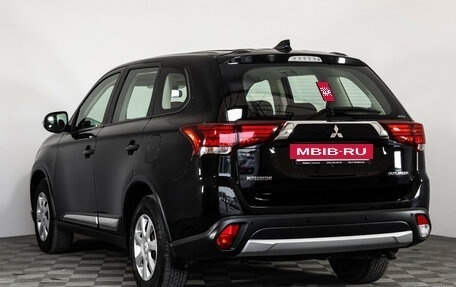Mitsubishi Outlander III рестайлинг 3, 2017 год, 1 899 000 рублей, 7 фотография