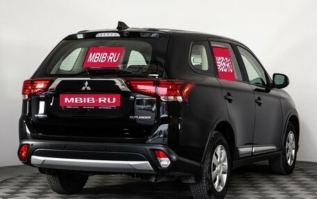 Mitsubishi Outlander III рестайлинг 3, 2017 год, 1 899 000 рублей, 5 фотография
