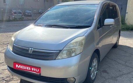 Toyota ISis I, 2004 год, 700 000 рублей, 3 фотография