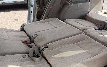 Toyota ISis I, 2004 год, 700 000 рублей, 17 фотография