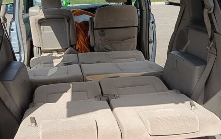 Toyota ISis I, 2004 год, 700 000 рублей, 16 фотография