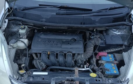 Toyota ISis I, 2004 год, 700 000 рублей, 22 фотография