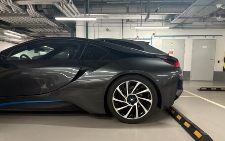 BMW i8 I рестайлинг, 2015 год, 6 375 000 рублей, 4 фотография