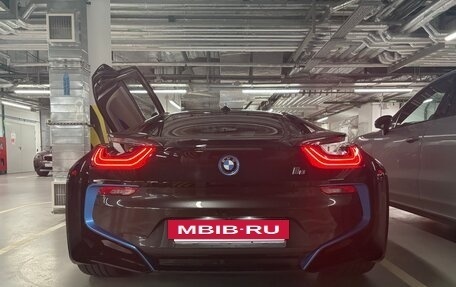 BMW i8 I рестайлинг, 2015 год, 6 375 000 рублей, 10 фотография