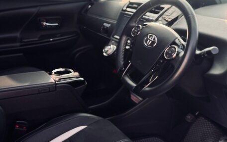 Toyota Prius Alpha I (ZVW40/41), 2017 год, 1 800 000 рублей, 12 фотография