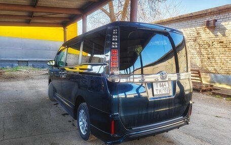 Toyota Voxy III, 2016 год, 2 100 000 рублей, 4 фотография