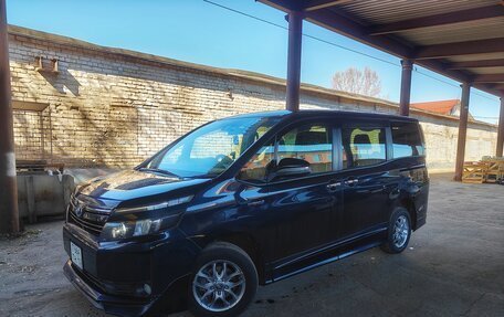 Toyota Voxy III, 2016 год, 2 100 000 рублей, 5 фотография