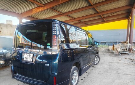 Toyota Voxy III, 2016 год, 2 100 000 рублей, 3 фотография