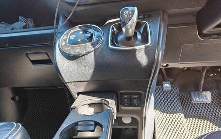 Toyota Voxy III, 2016 год, 2 100 000 рублей, 11 фотография