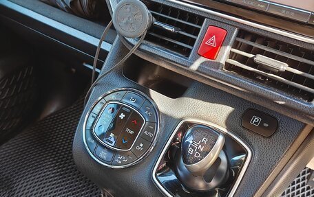Toyota Voxy III, 2016 год, 2 100 000 рублей, 17 фотография