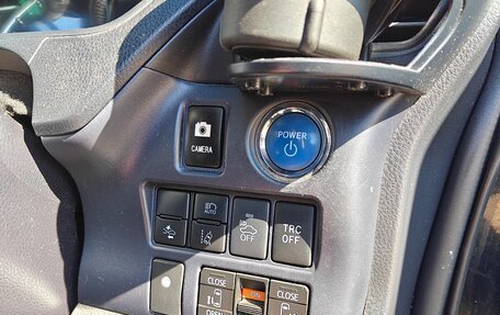 Toyota Voxy III, 2016 год, 2 100 000 рублей, 18 фотография