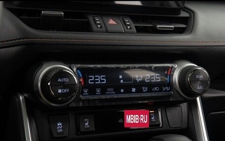 Toyota RAV4, 2024 год, 4 790 000 рублей, 28 фотография