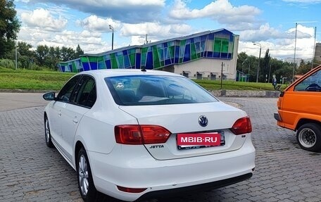 Volkswagen Jetta VI, 2013 год, 915 000 рублей, 3 фотография