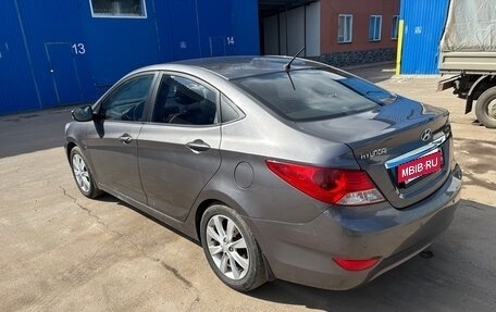 Hyundai Solaris II рестайлинг, 2011 год, 550 000 рублей, 5 фотография