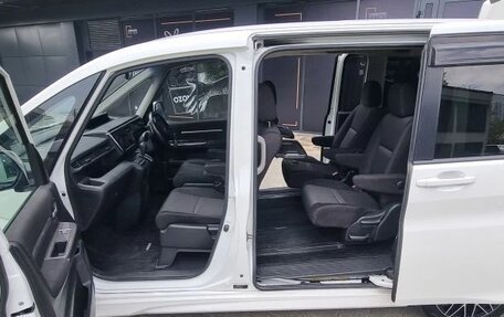 Honda Stepwgn IV, 2018 год, 2 120 000 рублей, 2 фотография