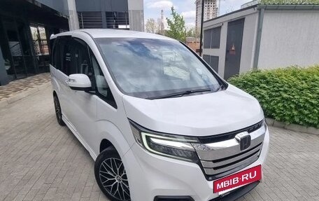 Honda Stepwgn IV, 2018 год, 2 120 000 рублей, 4 фотография