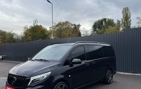 Mercedes-Benz Vito, 2017 год, 5 000 000 рублей, 2 фотография
