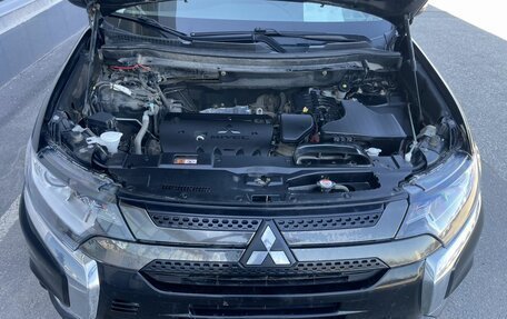 Mitsubishi Outlander III рестайлинг 3, 2021 год, 2 450 000 рублей, 13 фотография