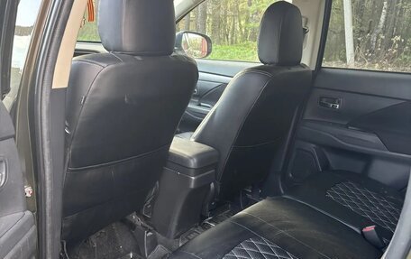 Mitsubishi Outlander III рестайлинг 3, 2018 год, 2 900 000 рублей, 3 фотография