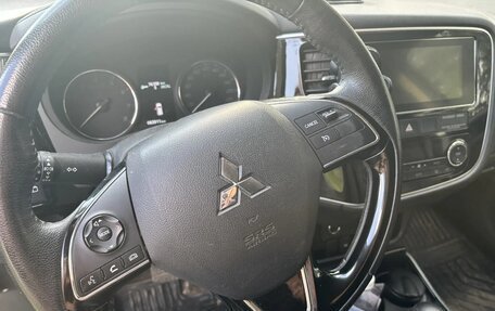 Mitsubishi Outlander III рестайлинг 3, 2018 год, 2 900 000 рублей, 2 фотография