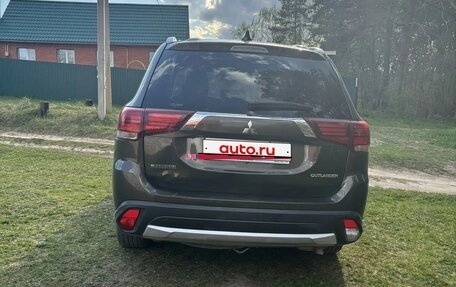 Mitsubishi Outlander III рестайлинг 3, 2018 год, 2 900 000 рублей, 5 фотография