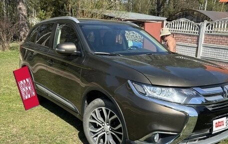 Mitsubishi Outlander III рестайлинг 3, 2018 год, 2 900 000 рублей, 4 фотография