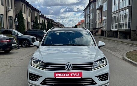Volkswagen Touareg III, 2015 год, 2 600 000 рублей, 16 фотография
