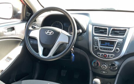 Hyundai Solaris II рестайлинг, 2012 год, 730 000 рублей, 16 фотография